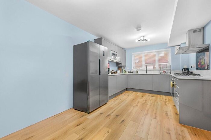 3 Bedroom Terraced House To Rent In Talbot Road, Canary Wharf, E6