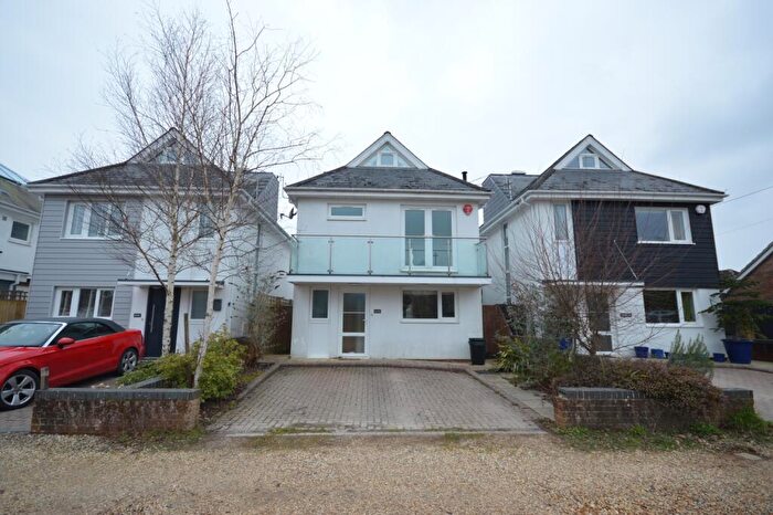 4 Bedroom Detached House To Rent In Yarrell Mead, Pennington, Lymington, Hampshire, SO41