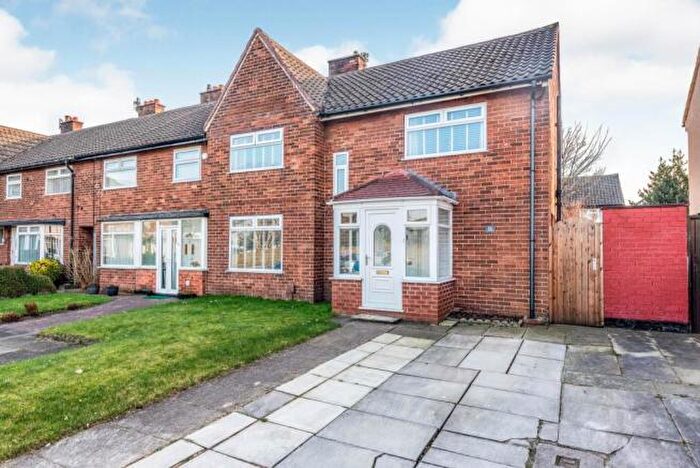 4 Bedroom Semi Detached House To Rent In Chester Close, L23