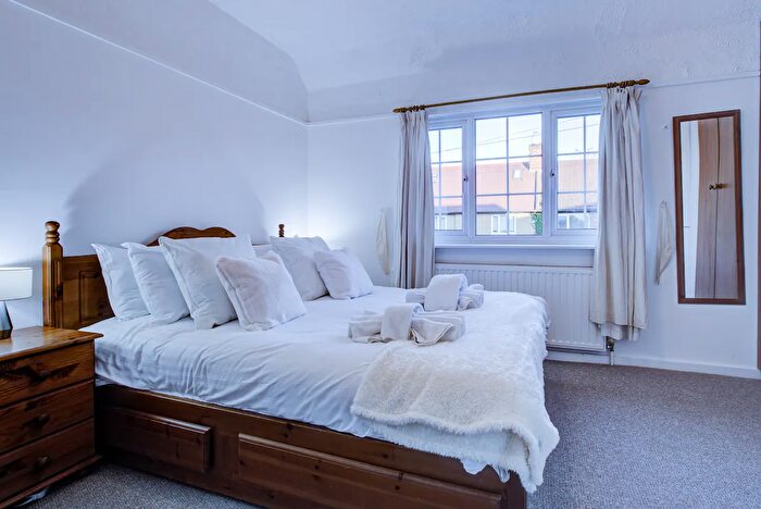 2 Bedroom Terraced House For Sale In Egham Road, London, E13