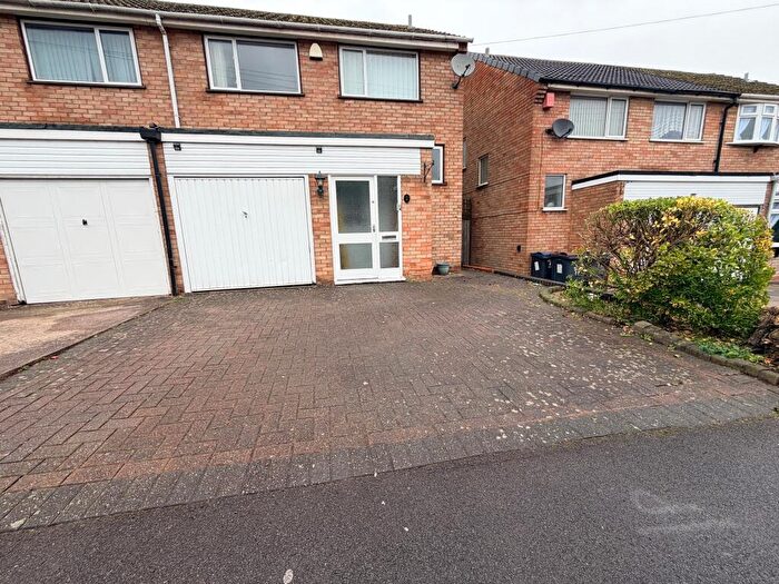 3 Bedroom House To Rent In Orchard Rise, Birmingham, B26