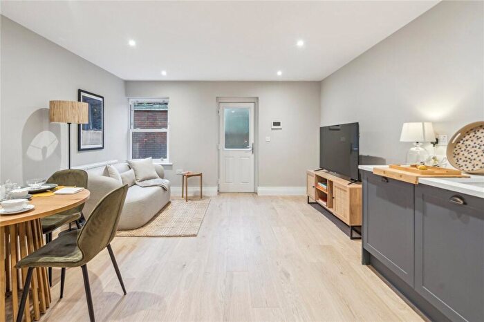 2 Bedroom Apartment To Rent In West Street, Marlow, Buckinghamshire, SL7