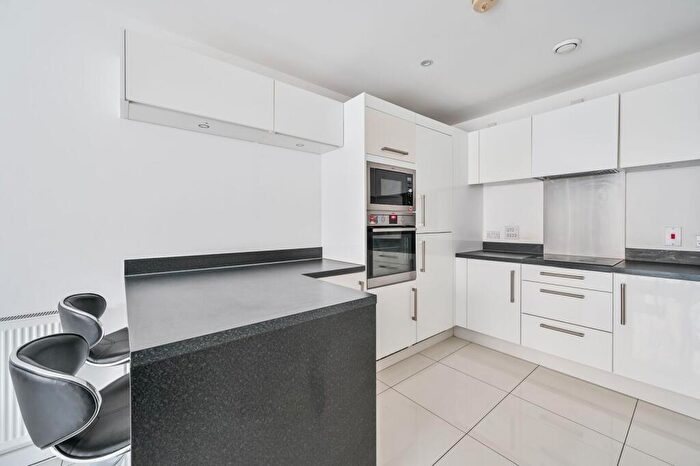 2 Bedroom Flat To Rent In Graciosa Court, Harford Street, Stepney, London, E1