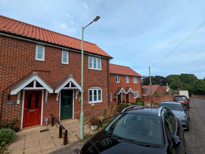 2 Bedroom Semi-Detached House To Rent In Howards Walk, St. Johns Road, IP17