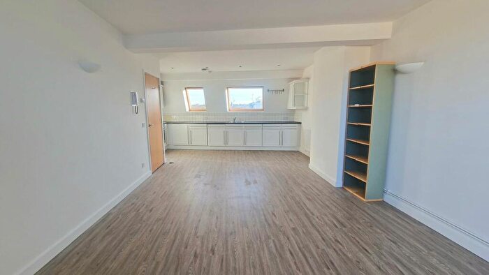 2 Bedroom Apartment To Rent In Grafton Yard, Kentish Town, NW5