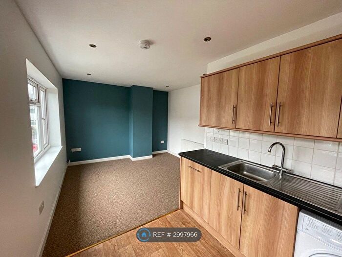 1 Bedroom Flat To Rent In Halstock Avenue, Bristol, BS16