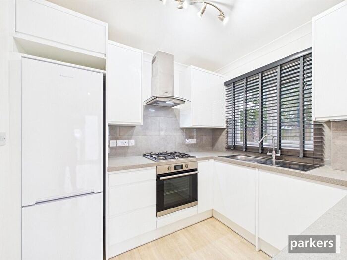 2 Bedroom Apartment For Sale In Lundy Lane, Reading, Berkshire, RG30