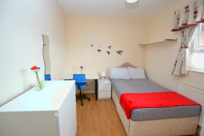 3 Bedroom Flat To Rent In Elwood Street, London, N5