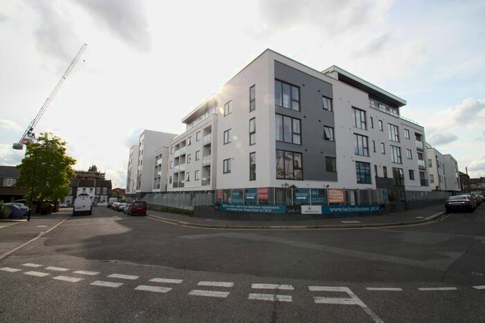 1 Bedroom Flat To Rent In Hillyfield, Walthamstow, E17