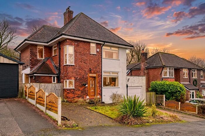3 Bedroom Detached House For Sale In Aspland Road, Gee Cross, SK14