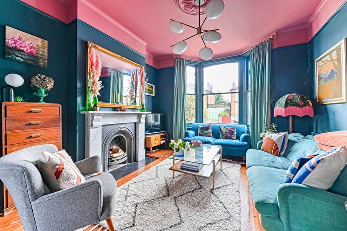 5 Bedroom Semi-detached House For Sale In Colfe Road, Forest Hill, London, SE23