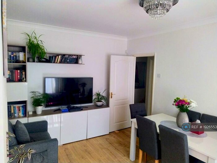 2 Bedroom Flat To Rent In Riverside Gardens, Wembley, HA0