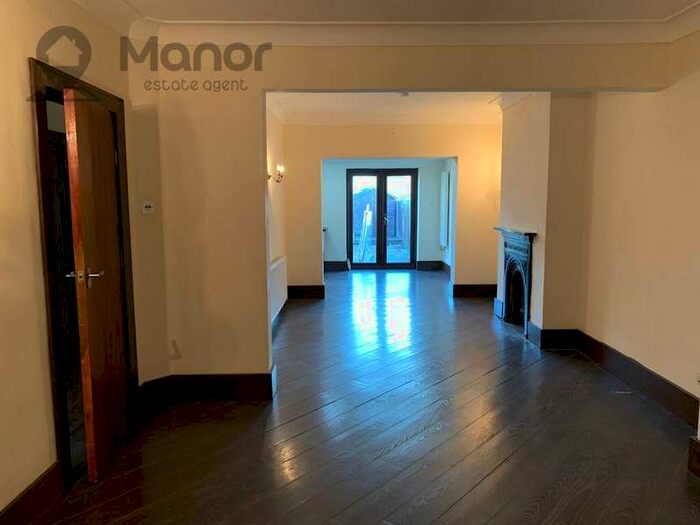 4 Bedroom Terraced House To Rent In Woodlands Avenue, Chadwell Heath, RM6