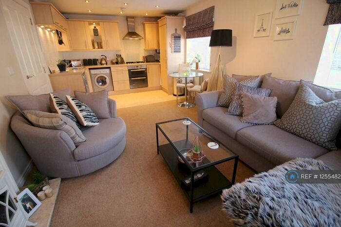 2 Bedroom Flat To Rent In Stavely Way, Gamston, Nottingham, NG2