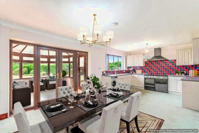 3 Bedroom Detached Bungalow For Sale In Station Road, Owston Ferry, Doncaster, DN9