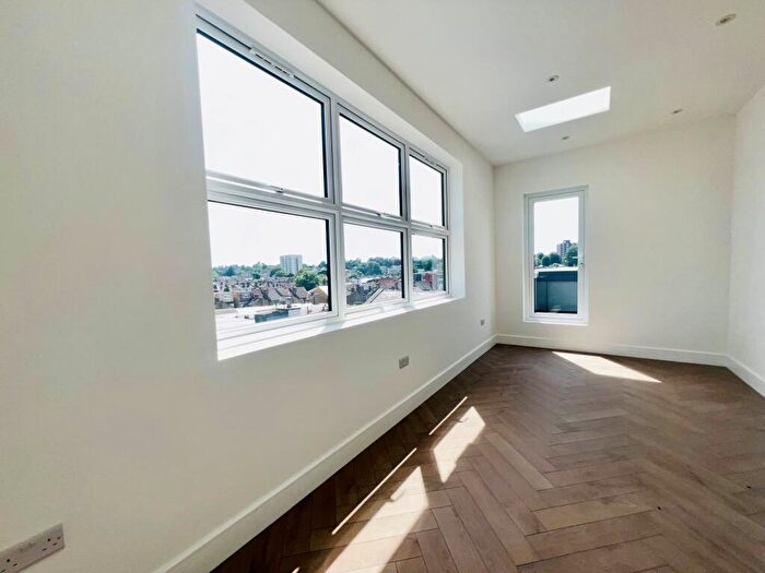 2 Bedroom Flat To Rent In High Street, Flat, CR0