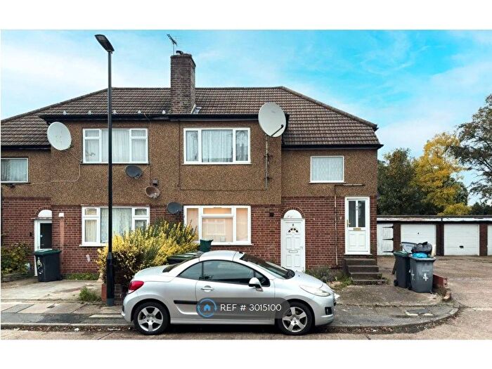 2 Bedroom Maisonette To Rent In Fenman Court, London, N17
