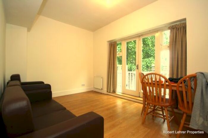 3 Bedroom Flat To Rent In Hornsey Lane Gardens, Highgate, N6