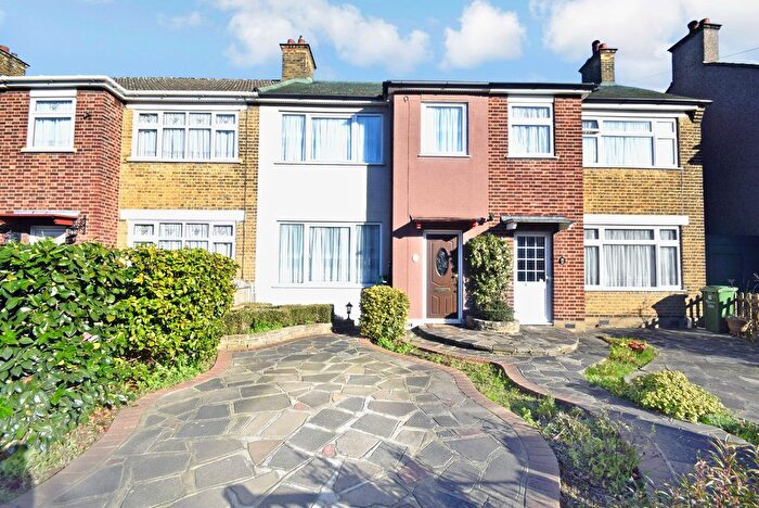 3 Bedroom Property To Rent In Winstead Gardens, Dagenham, RM10
