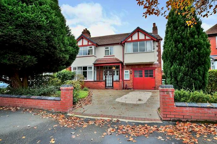 5 Bedroom Semi-Detached House To Rent In Winstanley Road, Sale, Cheshire, M33