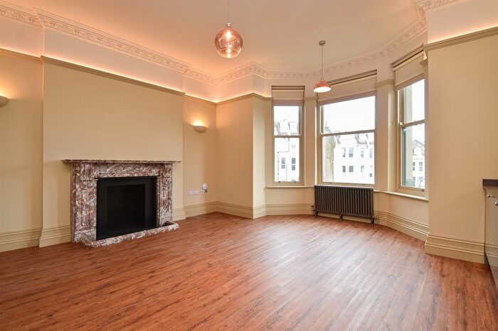 2 Bedroom Flat To Rent In Cornwallis Gardens, Hastings, TN34