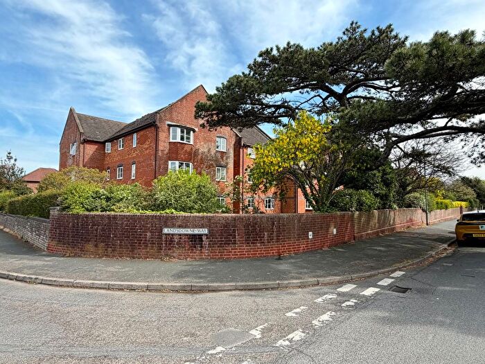 2 Bedroom Flat For Sale In Hastings Road, Bexhill-On-Sea, TN40