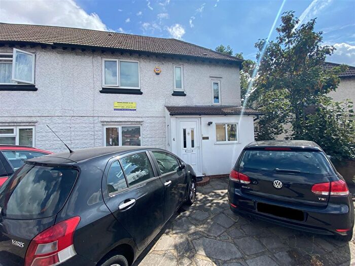 3 Bedroom Semi-Detached House For Sale In Heathway, Dagenham, RM10