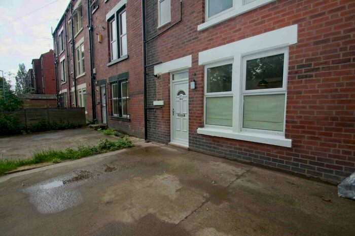 1 Bedroom Flat To Rent In Meanwood Road, Meanwood, Leeds, LS7