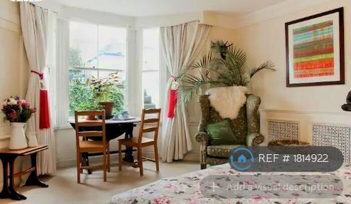 3 Bedroom Flat To Rent In Barry Road, London, SE22