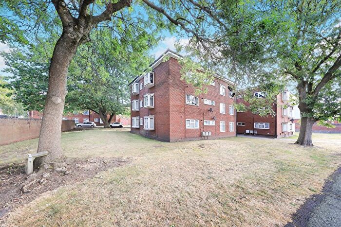 2 Bedroom Flat To Rent In Temple Street, Bilston, WV14