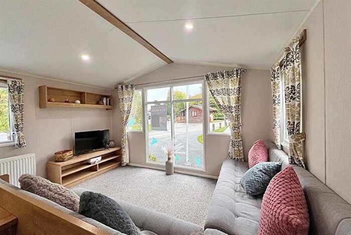 3 Bedroom Mobile/park Home For Sale In Sleaford Road, Tattershall, Lincoln, LN4