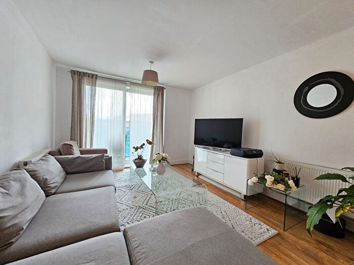 2 Bedroom Flat To Rent In Glenthorne Road, London, W6