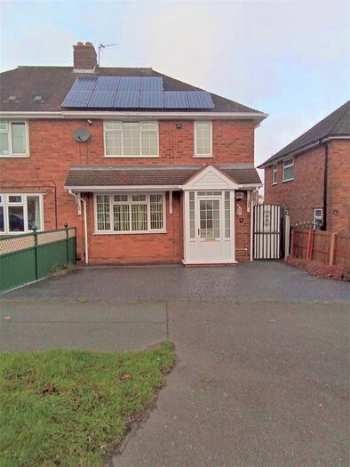 2 Bedroom Semi-Detached House To Rent In Laburnum Road, Lanesfield, Wolverhampton, WV4