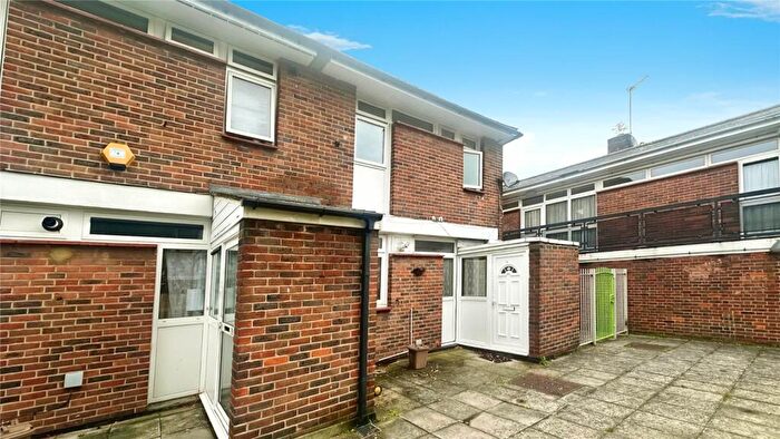 4 Bedroom End Of Terrace House To Rent In Honiton Gardens, Gibbon Road, London, SE15