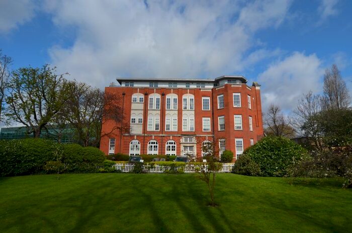 2 Bedroom Flat To Rent In West Hill, London, SW15