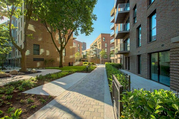 2 Bedroom Apartment To Rent In Trafalgar Place, Elephant&Castle, Walworth, London, SE17