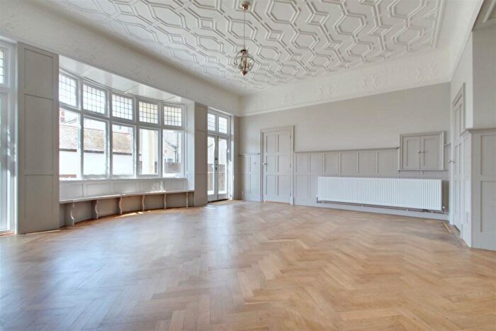 1 Bedroom Flat For Sale In Lansdowne Road, Worthing, BN11