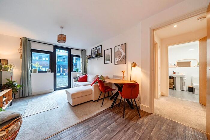 1 Bedroom Flat For Sale In Whitchurch Lane, Bristol, BS14