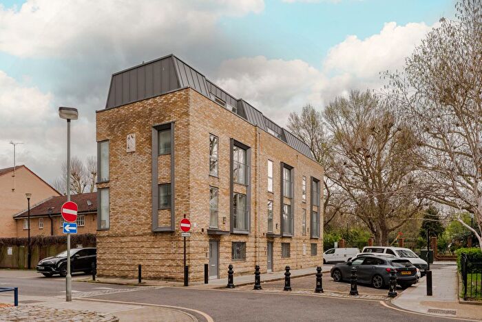 3 Bedroom Town House For Sale In Sirdar Road, Notting Hill, London, W11