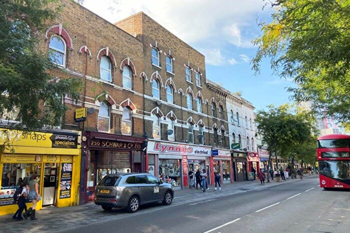 3 Bedroom Flat To Rent In Walworth Road, Elephant And Castle, SE17