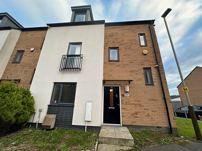 4 Bedroom End Of Terrace House To Rent In Charles Bennion Walk, Leicester, LE4