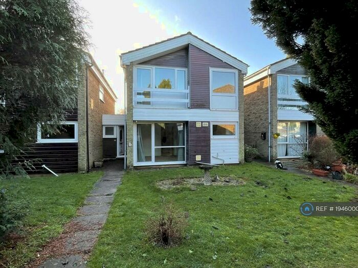 4 Bedroom Detached House To Rent In Milton Lawns, Amersham, HP6