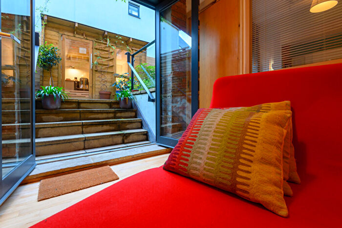 1 Bedroom Apartment For Sale In Simpsons Fold East, Dock Street, LS10