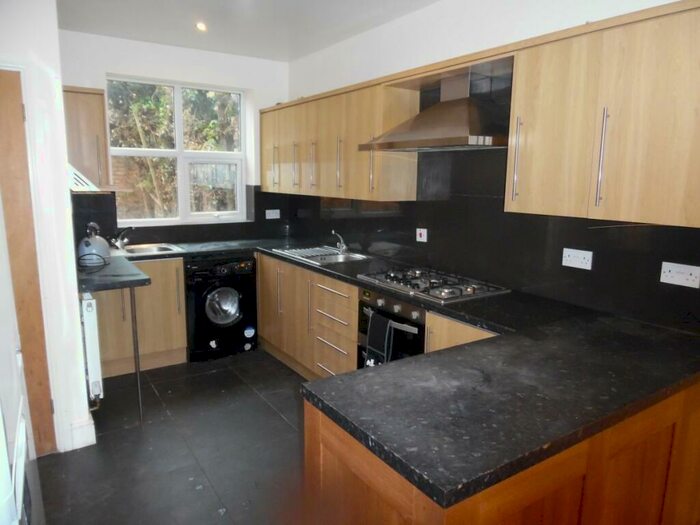 7 Bedroom Terraced House To Rent In York Road, NN1