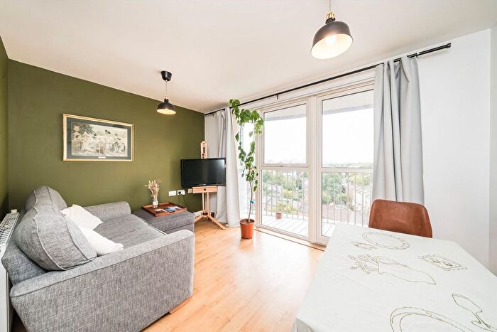 1 Bedroom Flat For Sale In Queensland Road, Holloway, N7