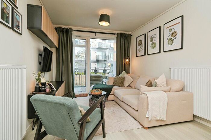 2 Bedroom Flat For Sale In Ladybower Road, Worthing, BN13