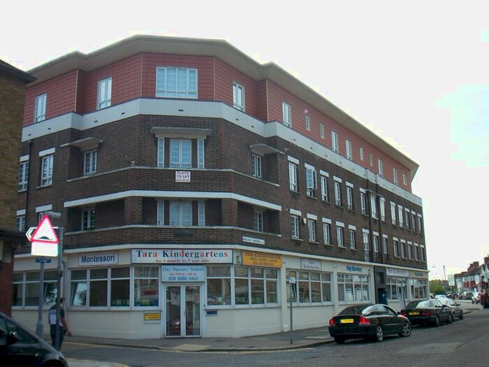 2 Bedroom Flat To Rent In Burleigh Parade, Burleigh Gardens, London N14