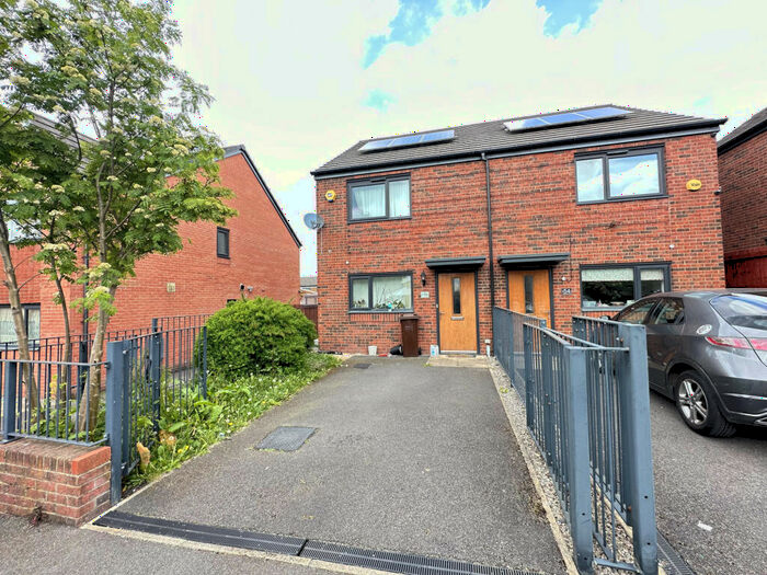 2 Bedroom Semi-Detached House To Rent In Lawnswood Road, Manchester, M12