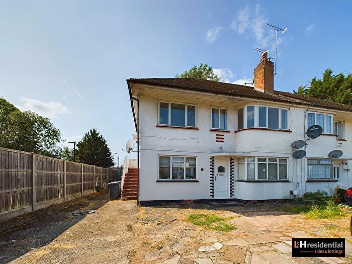 3 Bedroom Maisonette To Rent In Eldon Avenue, Borehamwood, WD6