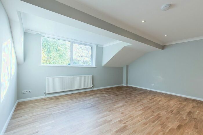 2 Bedroom Flat To Rent In Priory Road, London, N8